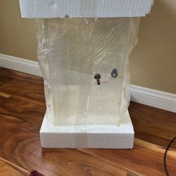 Brand New Acrylic Jewelry Box With Key