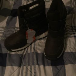 New Size 3 Boots By wonder nation