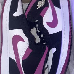 Jordan 1 Mid Magenta Women Size 9.5