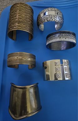 Women's Bracelets & Bangles