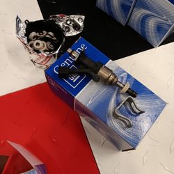 Set of 8 Genuine GM Fuel Injectors – Low Mileage (Under 1,000 Miles)