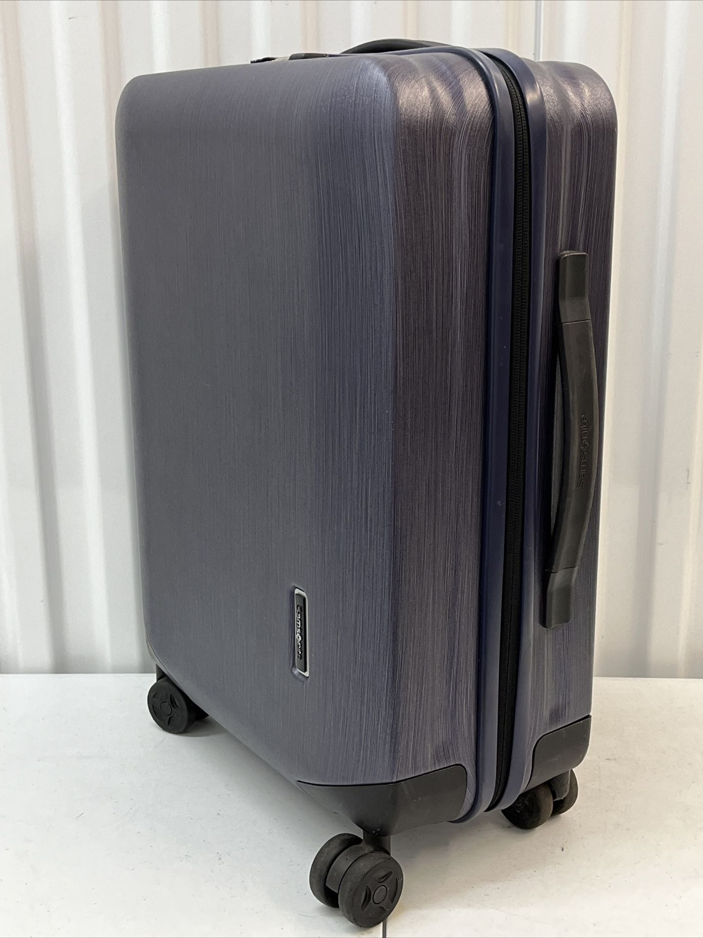 Samsonite Inova 20 Hard Case Carry On Spinner Lightweight 5lbs 12oz General