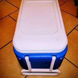IGLOO COOLER on WHEELS