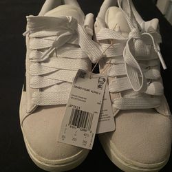 Brand new size 8 adidas court alpha 0