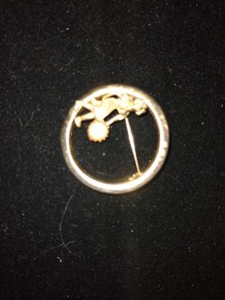 Antique pin with pearl