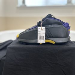Kobe Adidas Size 10m.     139$ Obo. New