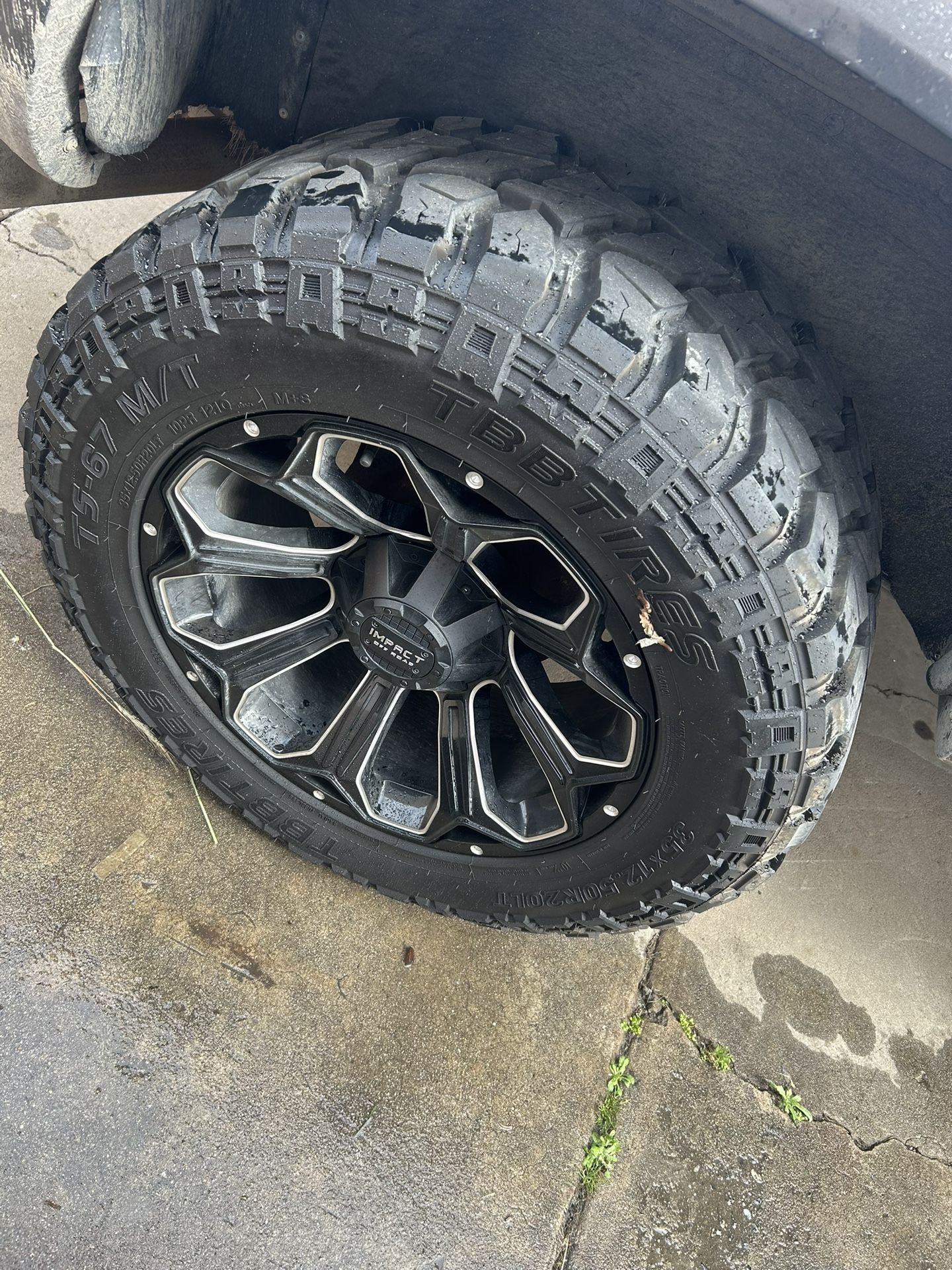 35’ Tires And Rims