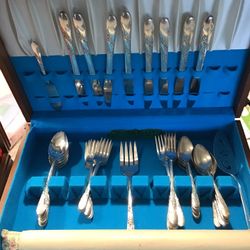Onidia Silverware & Wooden Box.
