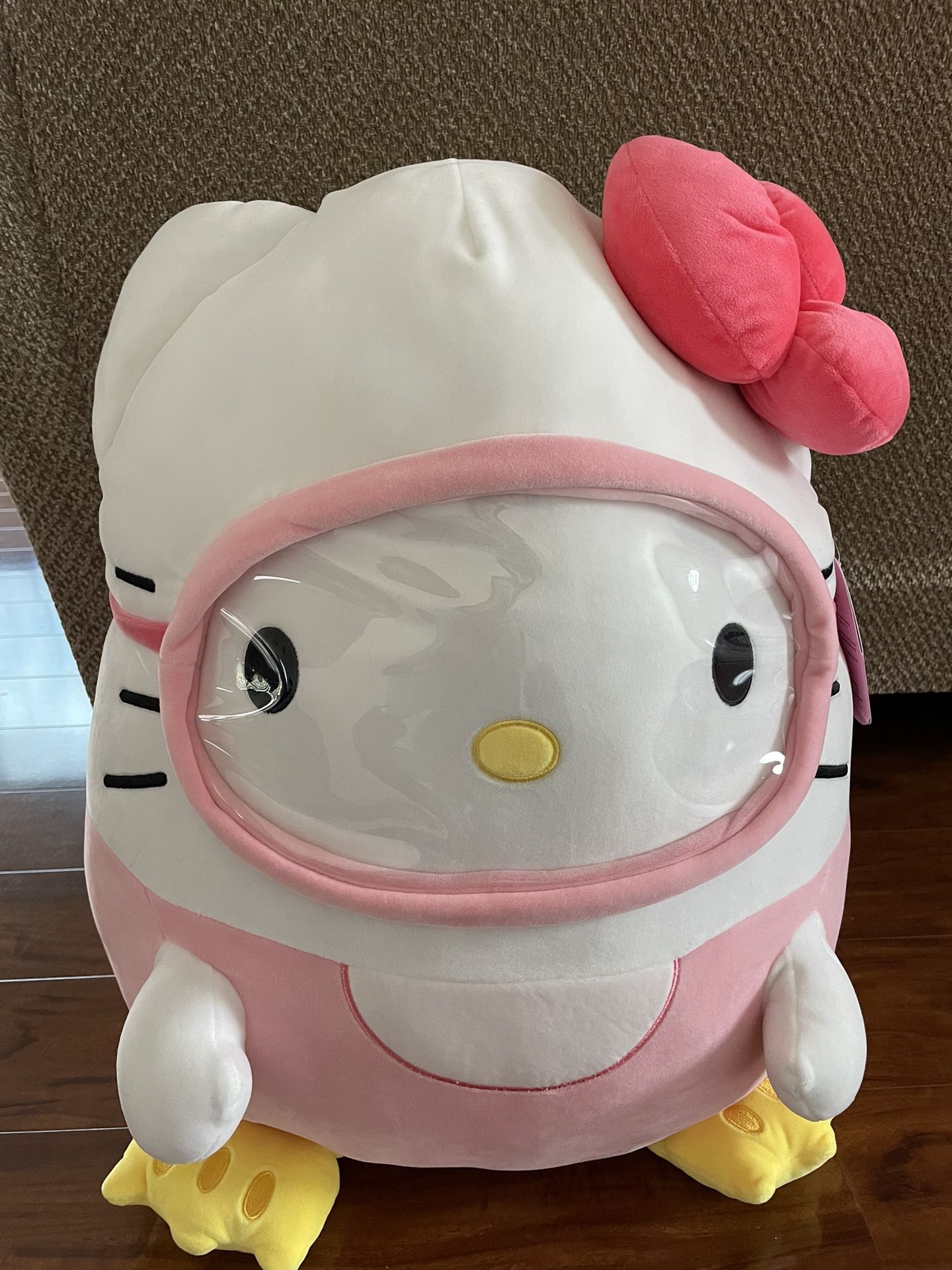 Squeeze And Cuddle Hello Kitty