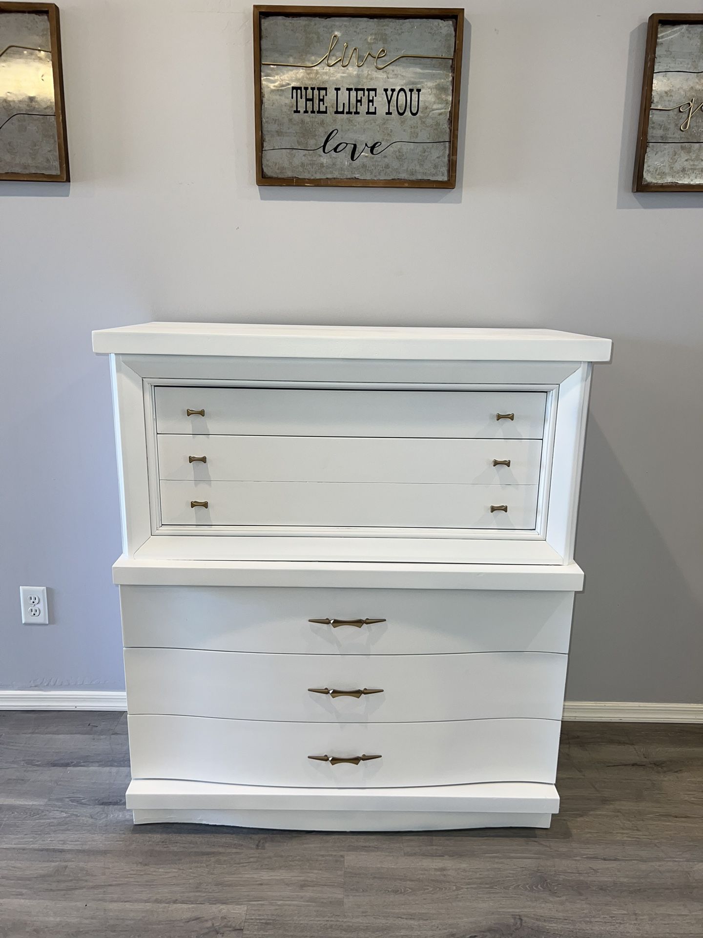 $145 firm - 5 drawer Tall dresser / chest of drawers - delivery available for a fee