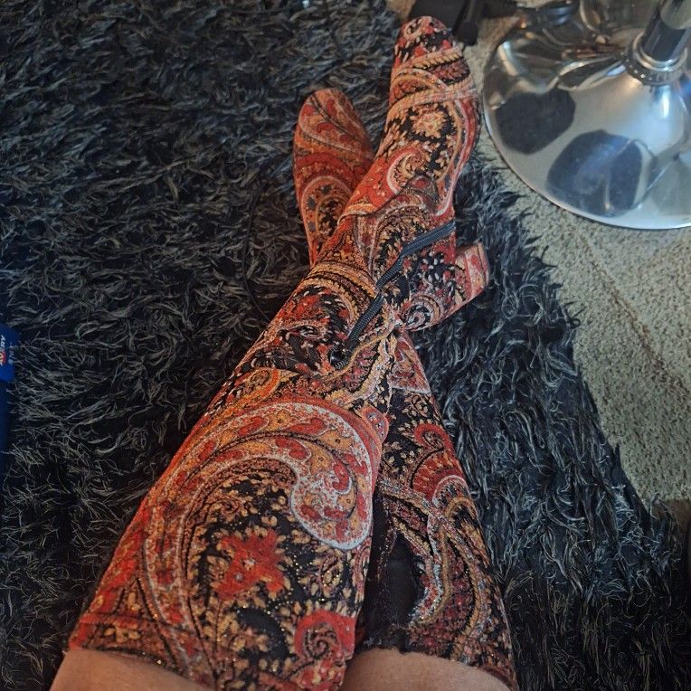 Knee High Fashion Boots 9.5
