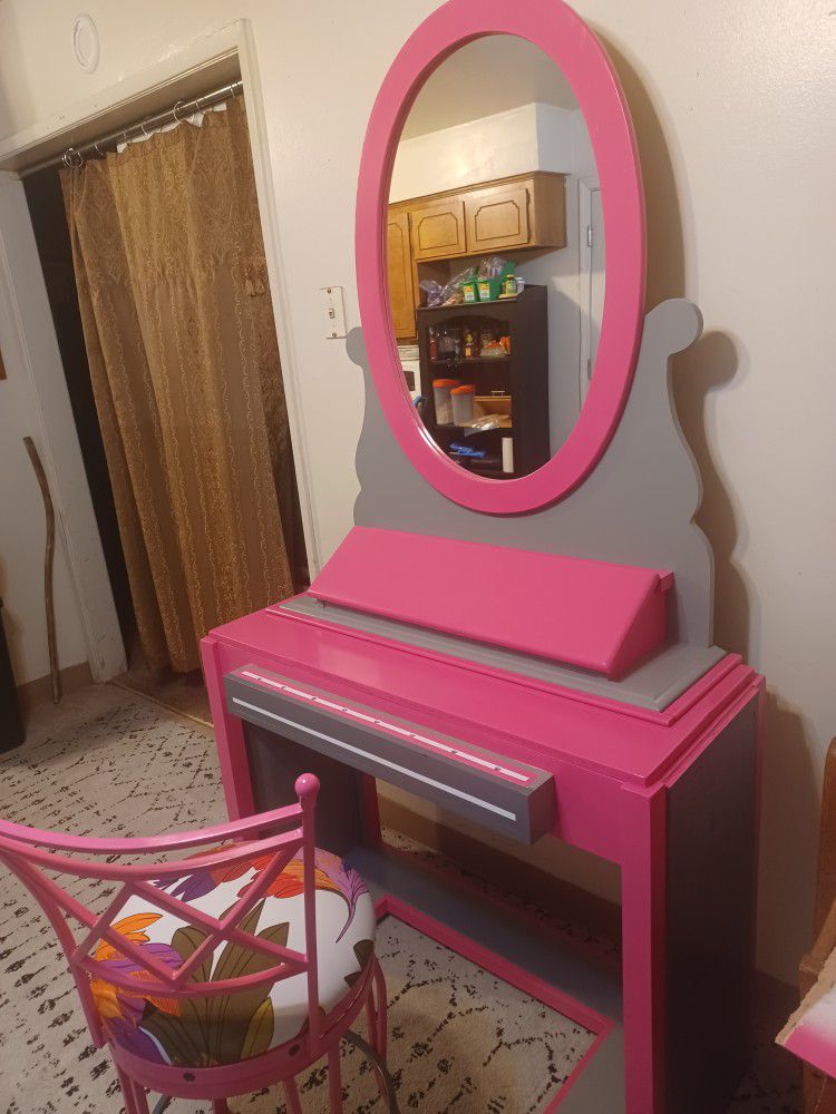 Custom Made Vanity W/ Designed Mirror , Eyebrow  Pencil Holder, Makeup Compartment, With Matching Swivel Stool. 6ft Tall.  MADE FOR Tall FRAME. 