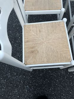Set of 4 white kitchen chair with wicker seat