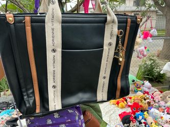 DIFFERENT KINDOF HANDBAGS AND BACKPACKS