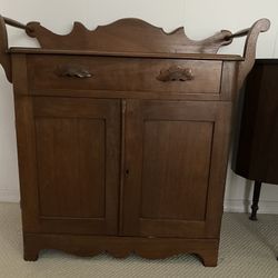 Old Vantage Cabinet $100 Antique Great Condition 