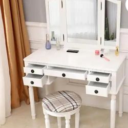 54" Dresser Three Fold Square Mirrors Drawers Roman Column Table/ Stool