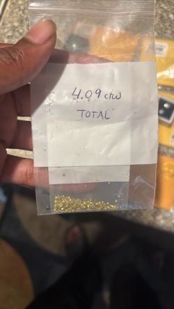 Natural 4 carat diamond total weight at one carat champagne1ct