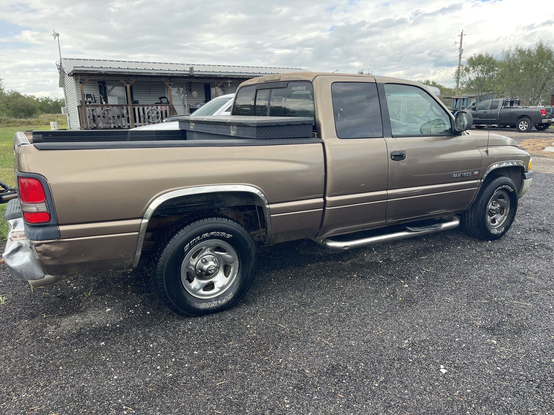 2001 Dodge Ram V8 Mileage 146000 for Sale in Beeville, TX OfferUp