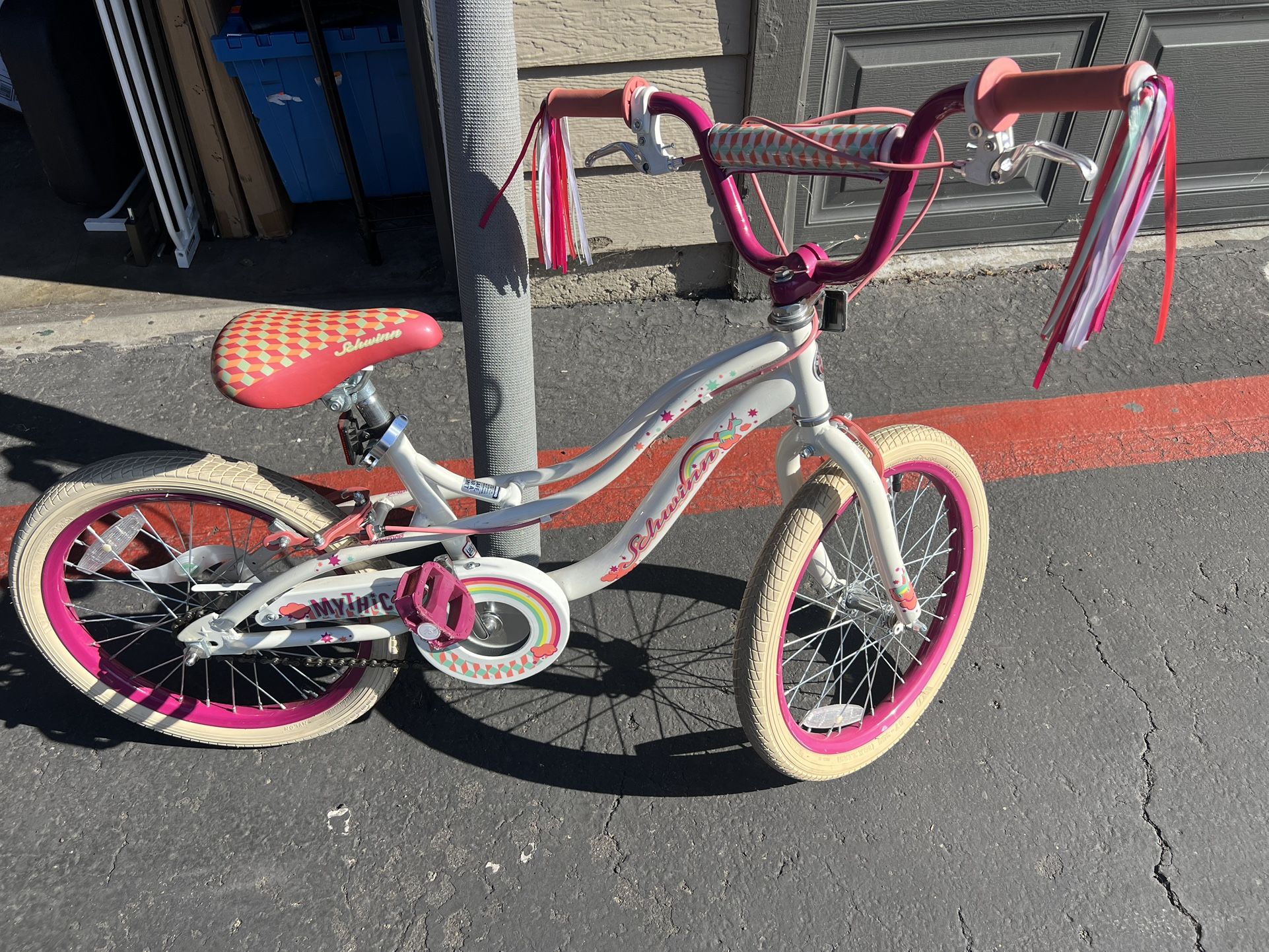 Girls Schwinn Mythic 18" Bike