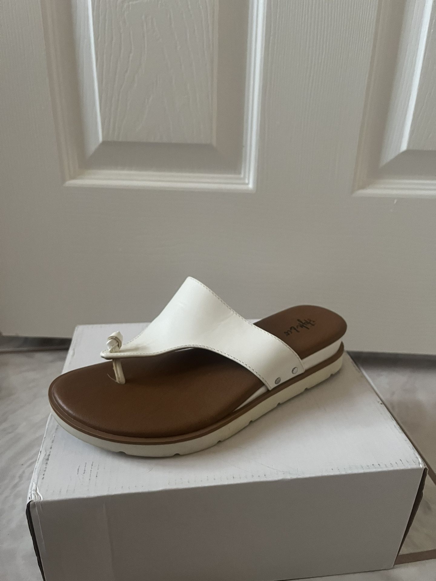 Women’s White Wedge Sandals Size 5.5