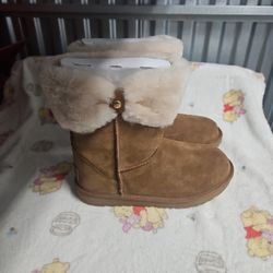 UGG boots (5) 