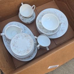 Fine China Noritake Set 44 Items 
