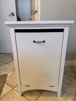 Hamper/ cabinet