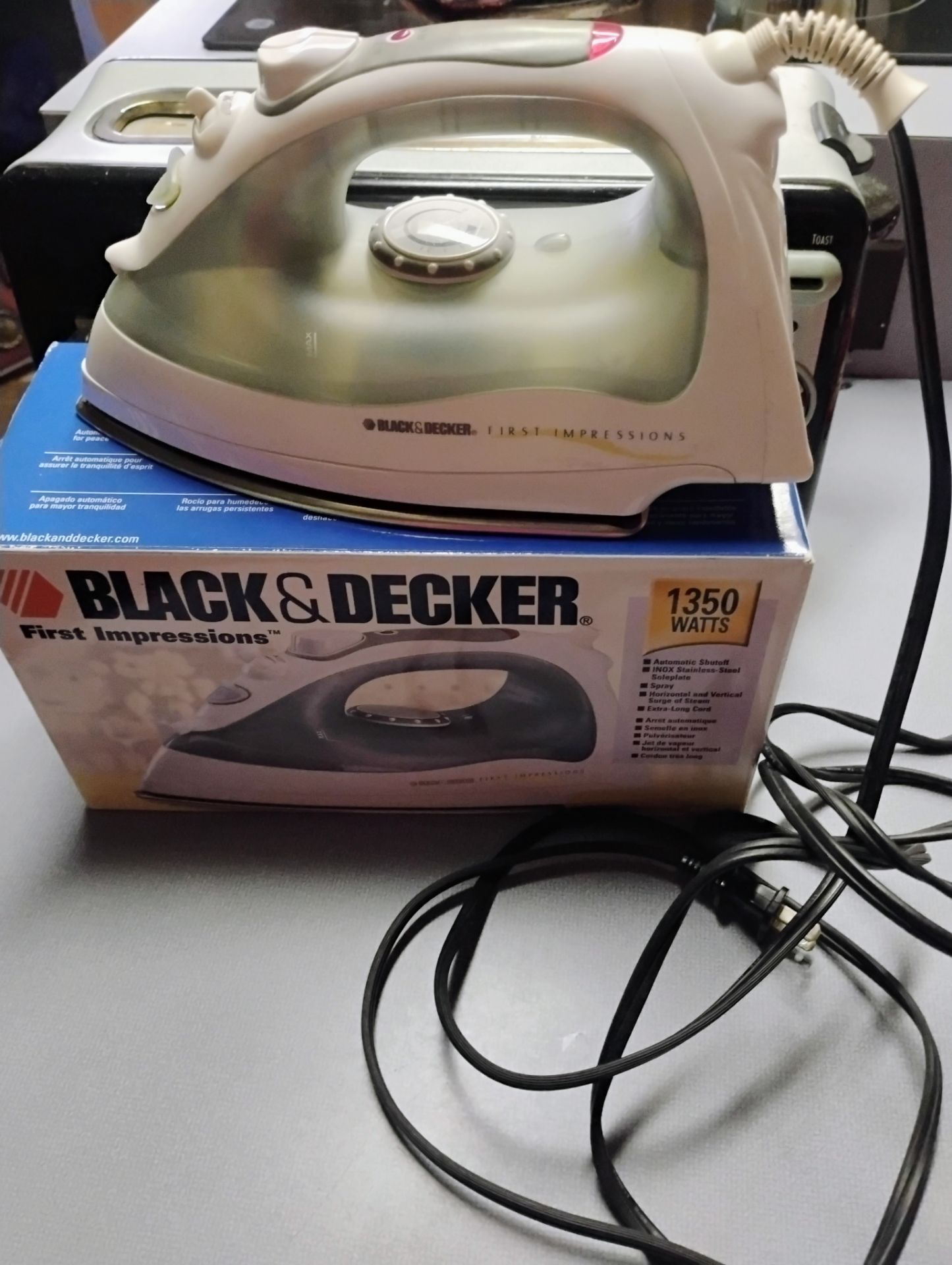 Black & Decker Clothing Iron $2