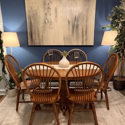 Beautiful Solid Wood Dining Set Great Condition!!! Table With 2 Leaves And 6 Chairs! I Can Deliver.