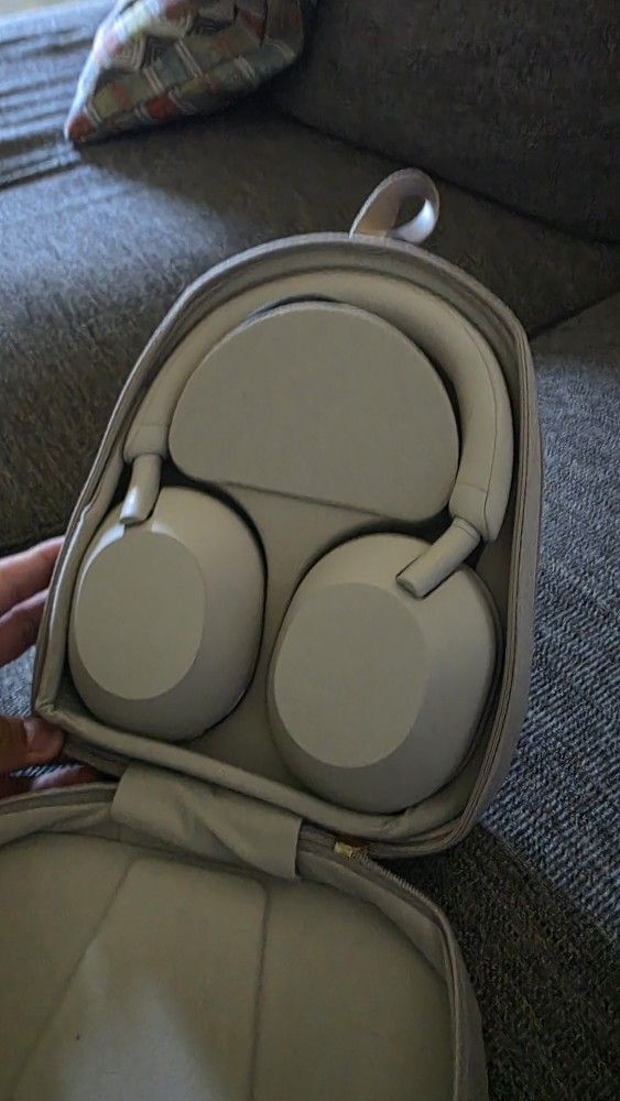 Sony XM5 Headphones