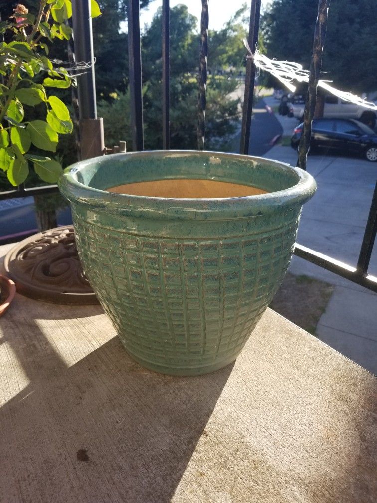 Large Planter Pot With Drain Hole 14" By 12" 