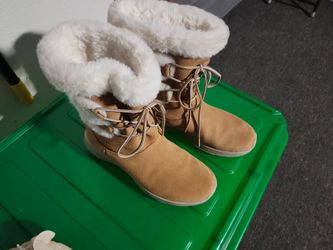 Skecher boots size 9