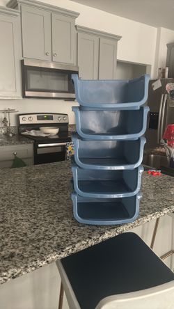 5 Stackable bins