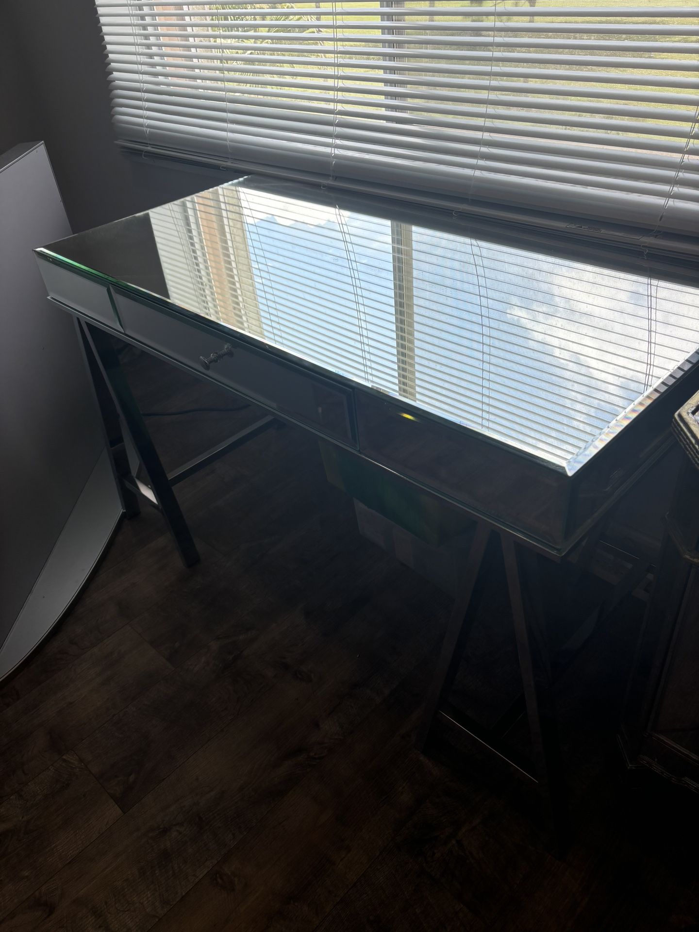 Mirrored Vanity Table Like New for Sale in Lake Worth, FL OfferUp