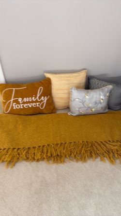 Throw pillows/ blanket