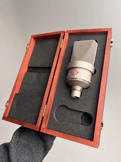 Neumann TLM 103 Condenser Microphone + Original Shock Mount + Wood Box