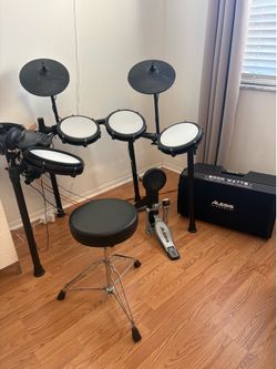 Electronic Drum Set Alesis Nitro Max + Stool - Complete Bundle