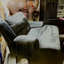 Oversize loveseat recliner