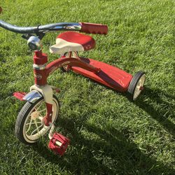 Radio Flyer Classic 10 Inch Toddler Tricycle with Rubber Tires and Steel Frame, Red 