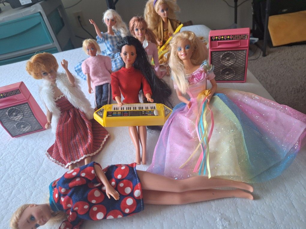 VINTAGE BARBIES AUTHENTIC MATTEL