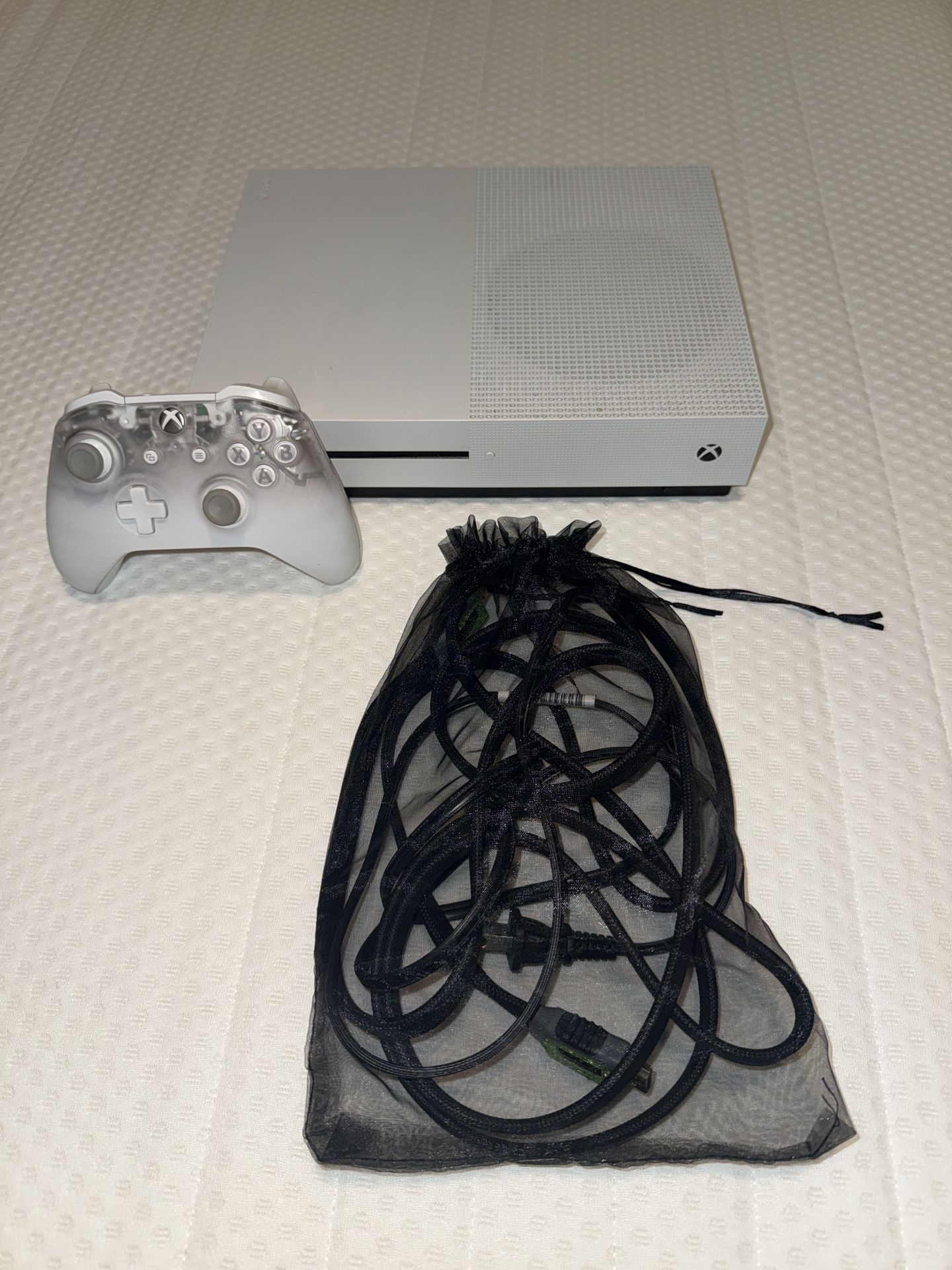 Xbox One S (white), Controller, USB Cables
