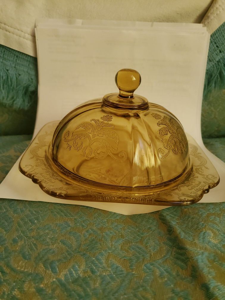 Federal glass Madrid pattern amber domed butter dish