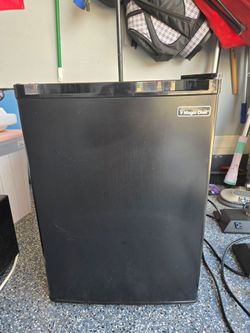 Magic Chef mini fridge