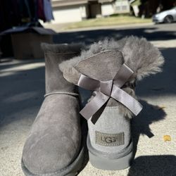 Gray Uggs (New) 