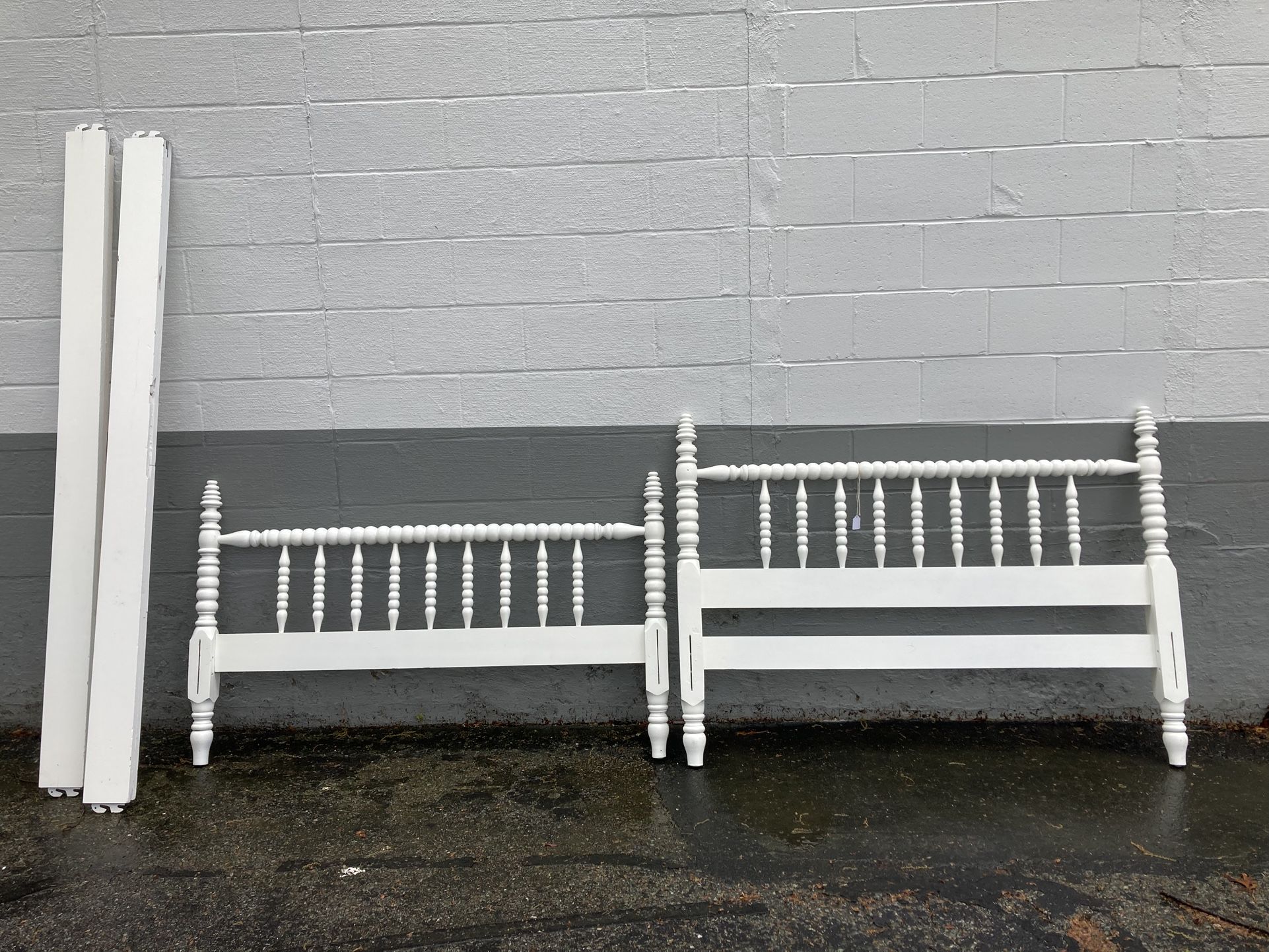 Vintage Spindle Wood Full Bed Frame