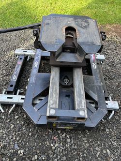 Fifth wheel hitch