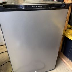Frigidaire Mini Fridge 
