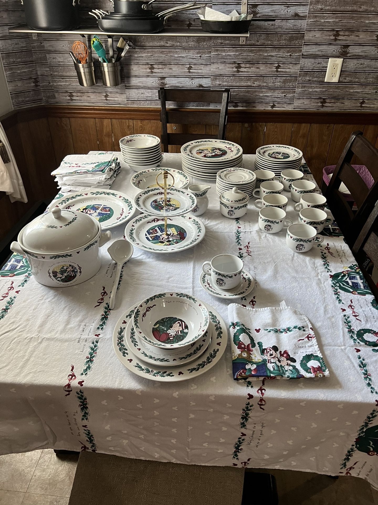 Vintage Disney ‘Twas The Night Before Christmas Dinnerware Set