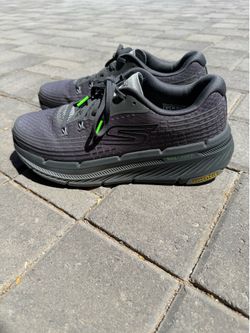 Skechers Max Cushion Men’s Size 11