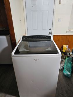 WHIRLPOOL WASHER GOOD CONDITION XL CAPACITY 5.3 CU CLEAN AND DESINFECTED DELIVERY AVAILABLE FOR EXTRA FEE